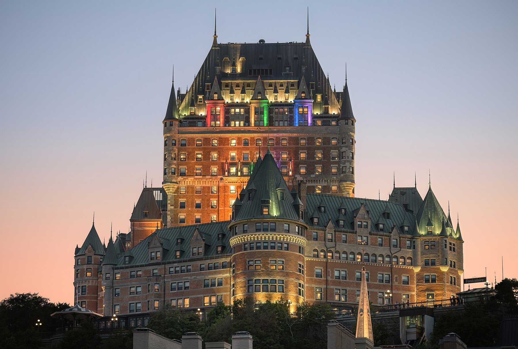 Château Frontenac and the city at dusk.